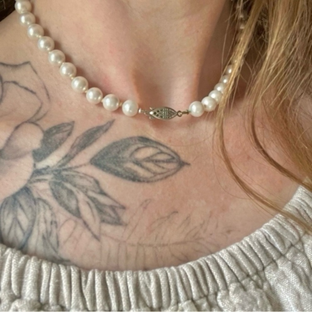 White Silver Pearl Necklace Vintage “Dove”  15” Marquise Fishhook Classic Simple - Picture 2 of 10